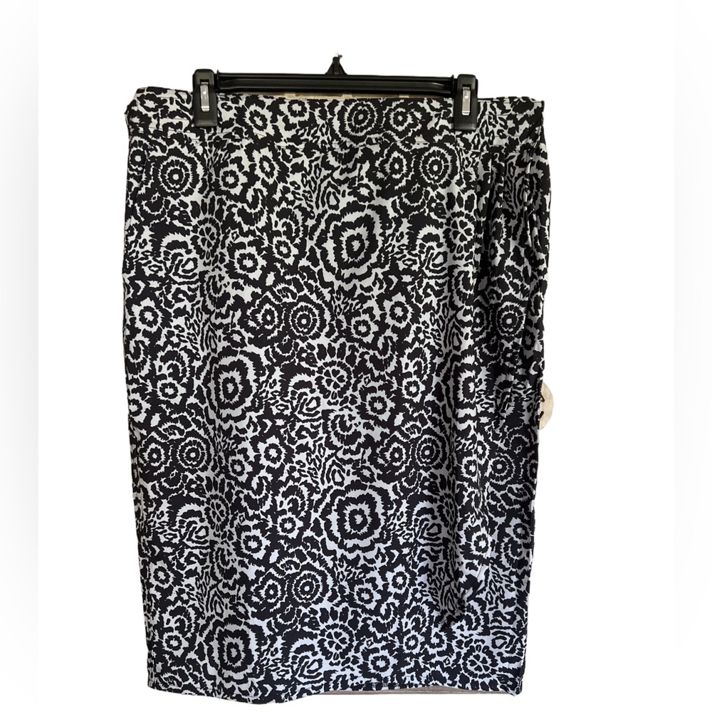 Ripskirt Hawaii Black and White Skirt Knee-length